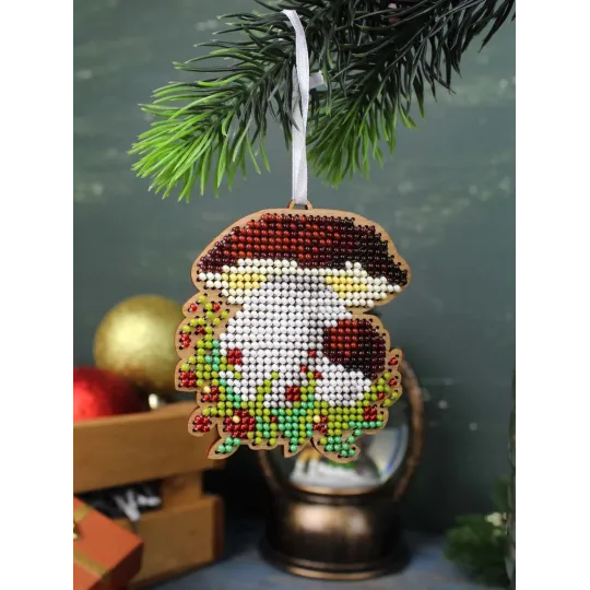 Point de croix sur base en bois "Décoration de sapin de Noël. Champignon Cèpe" 8*7 cm SO-149