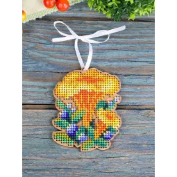 Cross-stich on wooden base "Christmas tree decoration. Chanterelle mush" 8*6 cm SO-148