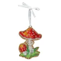 Point de croix sur base en bois "Décoration de sapin de Noël. Petite mouche " 7*5 cm SO-147
