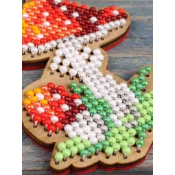 Cross-stich on wooden base "Christmas tree decoration. Little fly agari" 7*5 cm SO-147