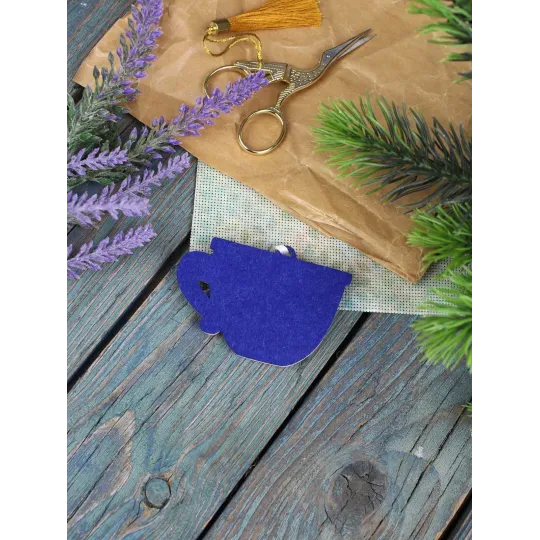 Point de croix sur base en bois
Un ensemble de thé élégant. Une tasse
5*8 cm SO-144