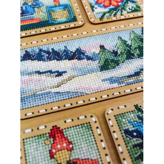 Cross-stich on wooden base "Winter collage" 26*17 cm SO-124