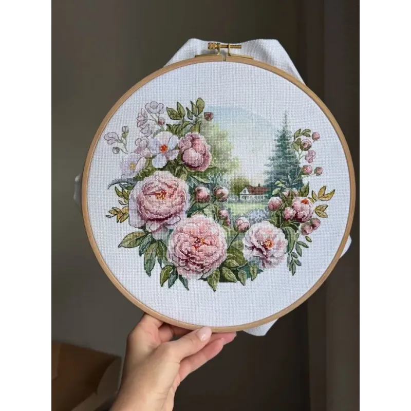 Kryželiu siuvinėjimo rinkinys "Bijūnų švelnumas" 25 x 21 cm SANP-79
