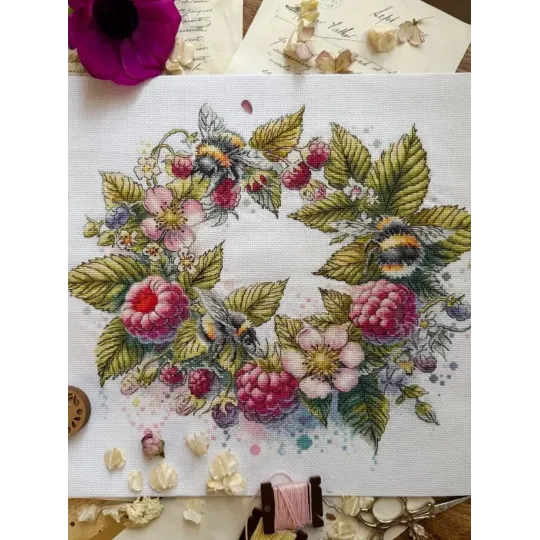 Kit point de croix "Framboises et bourdons" 31,5 x 26,5 cm SANM-44