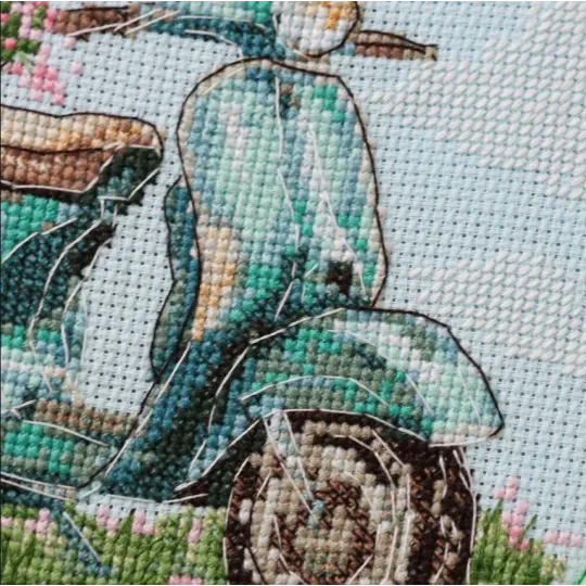 Kit de point de croix "Balade en mobylette" 15 x 15 cm AAHM-098