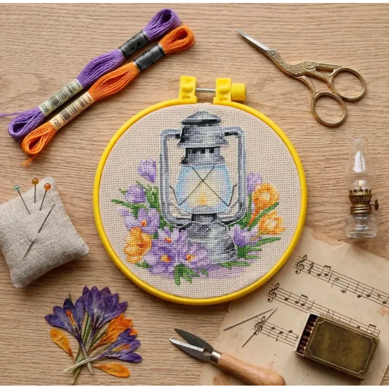 Kryželiu siuvinėjimo rinkinys "Pavasarinis šafranas" 15 x 15 cm AAHM-097