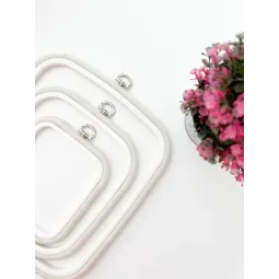 23x25 cm kvadratinis lankelis (baltas) 230-13WHT