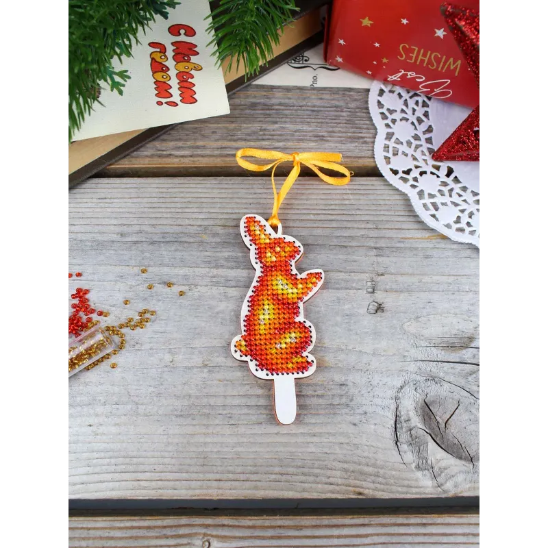 Broderie sur base en bois "Sucette lapin" 9*4 cm SO-194