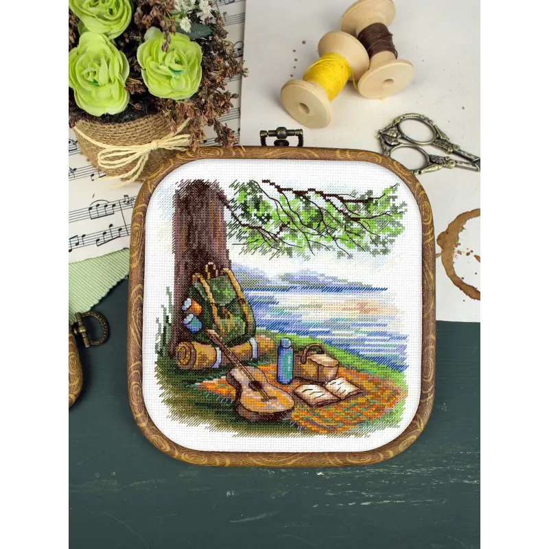 Siuvinėjimo kryželiu rinkinys "Turistinė stotelė" 16*16 cm SNV-957