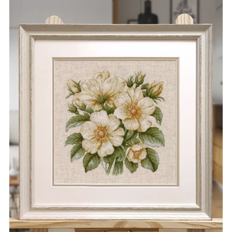 Cross stitch kit "Wild rose hips" 23×23 cm S1731