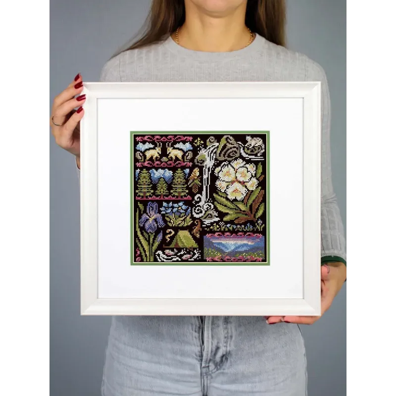 Ristinė siuvinėjimo rinkinys "Mėlynakė. Vidurnakčio kalnuose" 19*19 cm SNV-1030