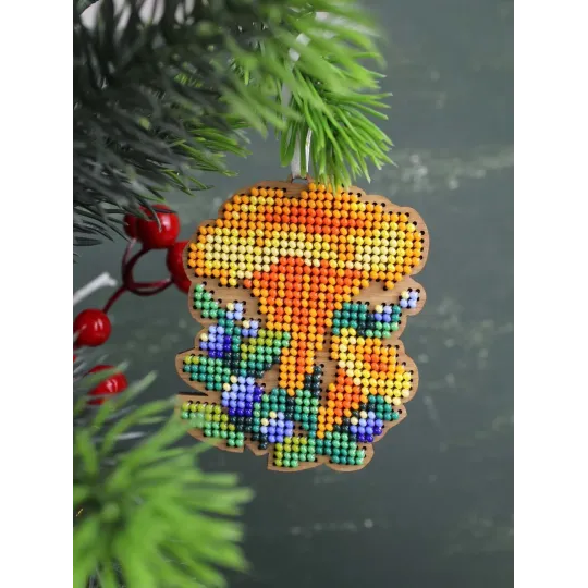 Kreuzstich auf Holzbasis "Weihnachtsbaumschmuck. Pilz Pfifferling" 8*6 cm SO-148