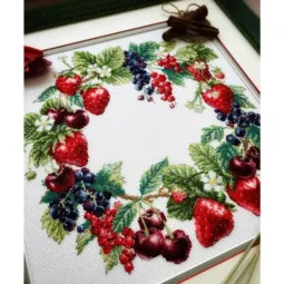 Kreuzstich-Set "Kranz mit Beeren" 30x30 cm SR2323