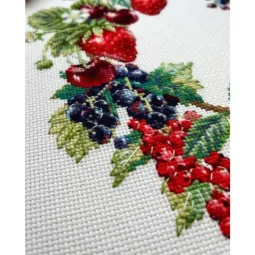 Kreuzstich-Set "Kranz mit Beeren" 30x30 cm SR2323