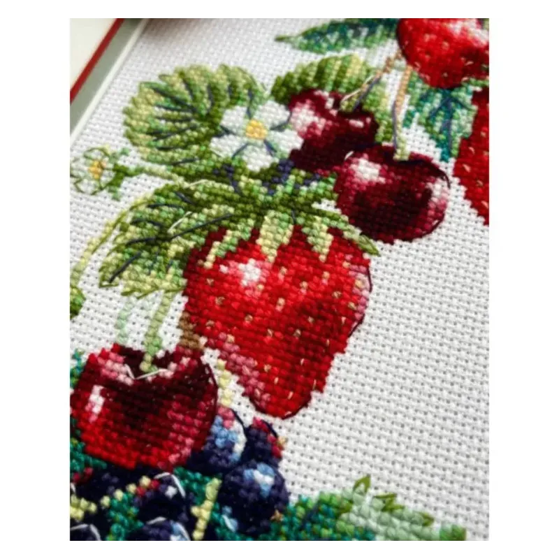 Kit de point de croix "Couronne de baies" 30x30 cm SR2323