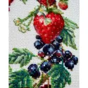 Cross stitch kit "Wreath with Berries" 30x30 cm SR2323