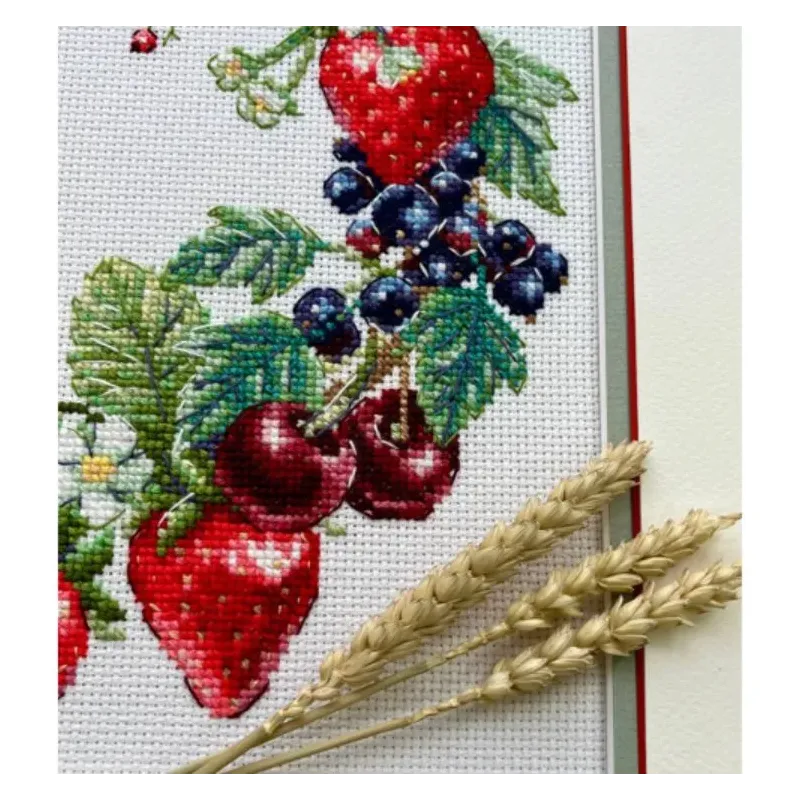 Kreuzstich-Set "Kranz mit Beeren" 30x30 cm SR2323
