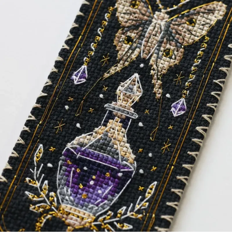Kreuzstich-Set Lesezeichen „Mystischer Trank“ 6,5 x 18 cm AAHK-001