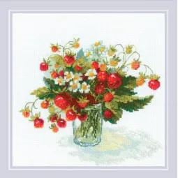 Cross stitch kit "Strawberry Delight" 25x25 cm SR2326
