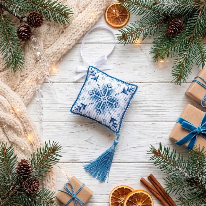 Cross-stitch kits three-dimensional decoration "Frosty Ornament" AAHT-003