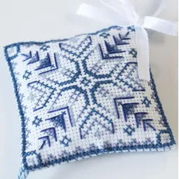 Cross-stitch kits three-dimensional decoration "Frosty Ornament" AAHT-003