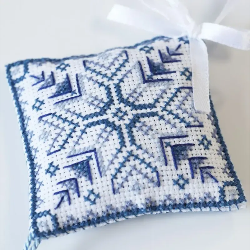Cross-stitch kits three-dimensional decoration "Frosty Ornament" AAHT-003