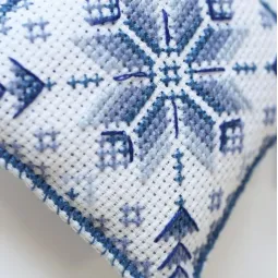 Cross-stitch kits three-dimensional decoration "Frosty Ornament" AAHT-003