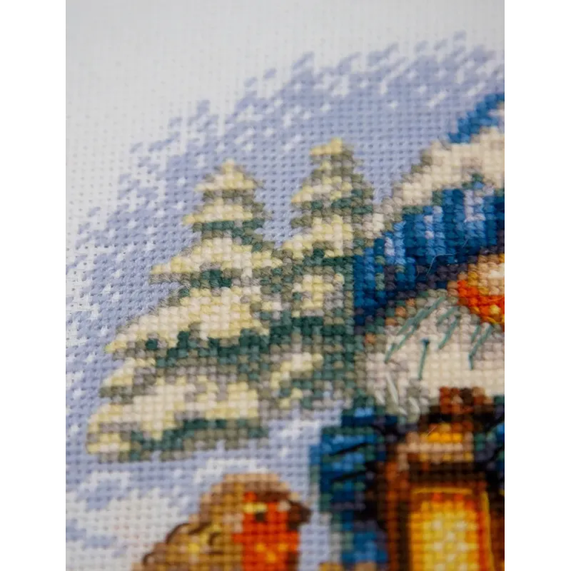 Kryželiu siuvinėjamas rinkinys "Snieguotas nykštukas" 20x20 cm SRA1045