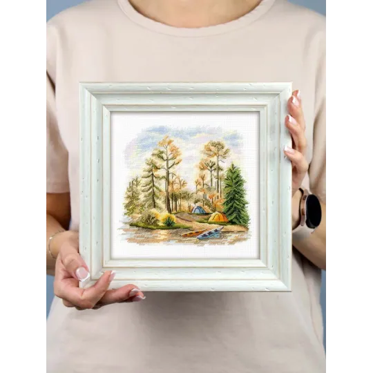Kryželiu siuvinėjimo rinkinys "Pušyne" 15x16 cm SNV-954