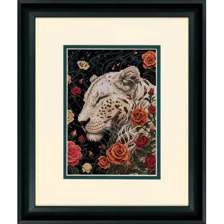 Petite Cross Stitch "White Lioness" 13x18 cm DIM15026