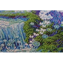 Rinkinys siuvinėjimui karoliukais ant meno drobės "Kristalinė purškimo musė" 30 x 30 cm AAB-658