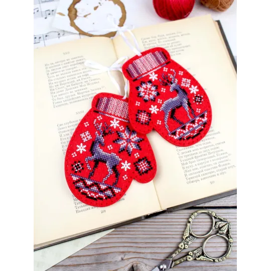 Cross stitch kit "Mittens with deer. Set of 2" 11 x 9 cm ST-1201