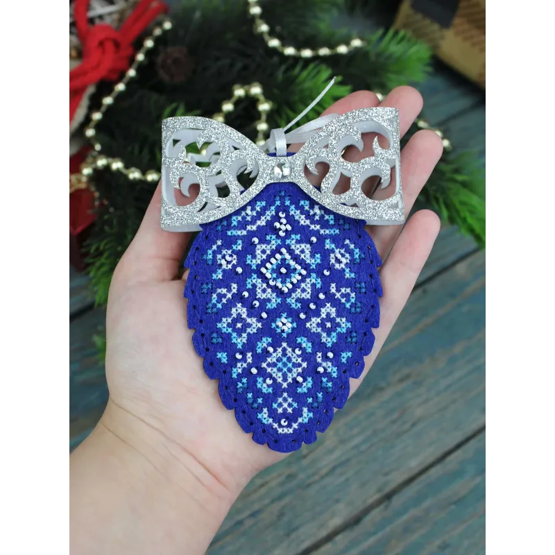 Cross stitch kit "Pine cone with a bow" 12 x 9 cm ST-1205