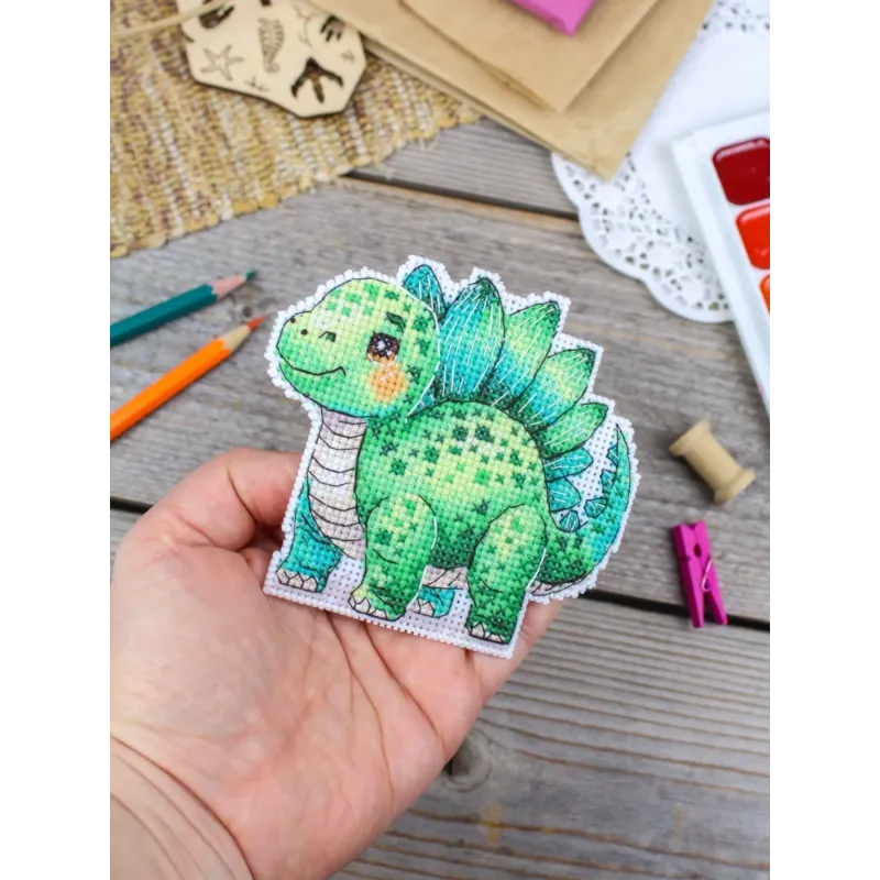 Kit point de croix "Baby Stegosaurus" 10 x 10 cm SR-1344