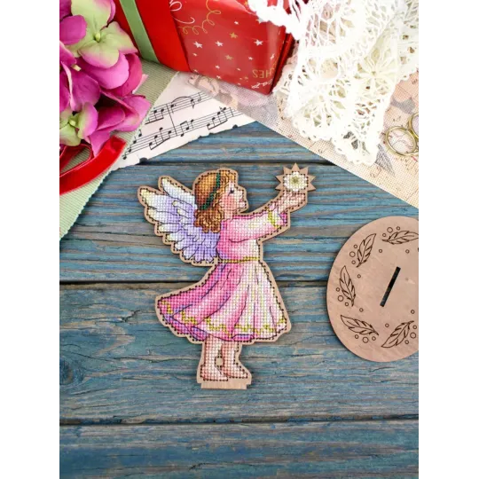 Kryželiu siuvinėjamas ant medinio pagrindo "Angelas" 15*12*8 cm SO-205