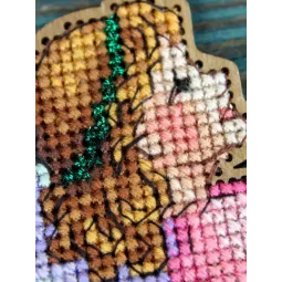 Kryželiu siuvinėjamas ant medinio pagrindo "Angelas" 15*12*8 cm SO-205