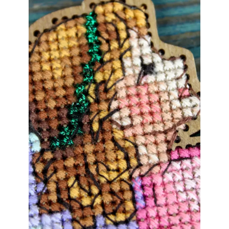 Cross-stich on wooden base "Angel" 15*12*8 cm SO-205