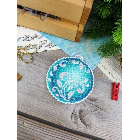 Cross stitch kit "Emerald Radiance" Christmas Ornament" 10 x 9 cm SR-1320