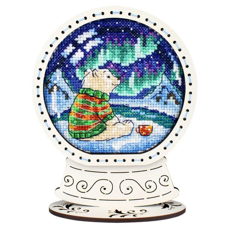 Kreuzstich auf Holzbasis "Schneekugel. Eisbär" 14*11*5 cm SO-171