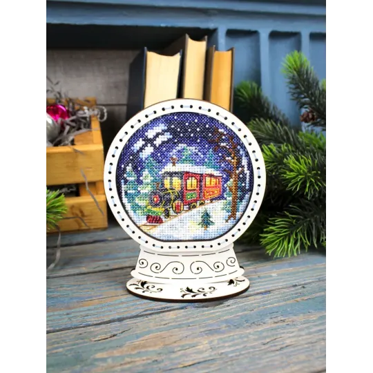 Cross-stich on wooden base "Snow globe. Winter train" 14*11*5 cm SO-156