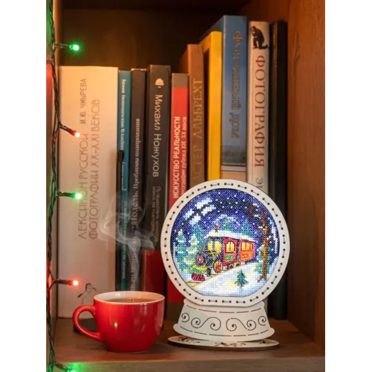 Cross-stich on wooden base "Snow globe. Winter train" 14*11*5 cm SO-156