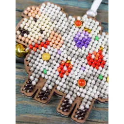 Cross-stich on wooden base "A Dressed-Up Little Sheep" 6*7 cm SO-180