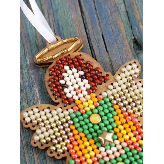 Cross-stich on wooden base "Little angel in green" 9*5 cm SO-151
