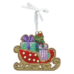 Cross-stich on wooden base "Christmas tree decoration. Festive sleigh" 8*9 cm SO-145