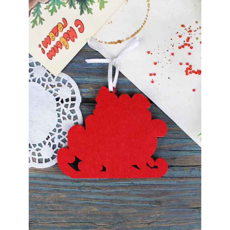 Point de croix sur base en bois "Décoration de sapin de Noël. Traîneau festif" 8*9 cm SO-145