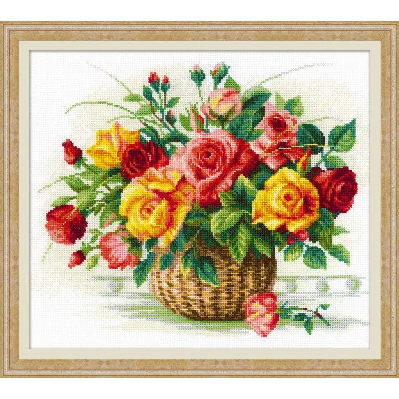 Basket With Roses SR1722