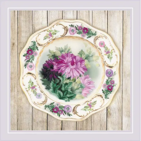 Assiette avec chrysanthèmes. Point satin SRPT-0076