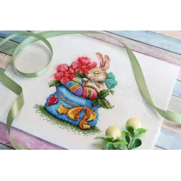 Lapin dans les fleurs SM-648