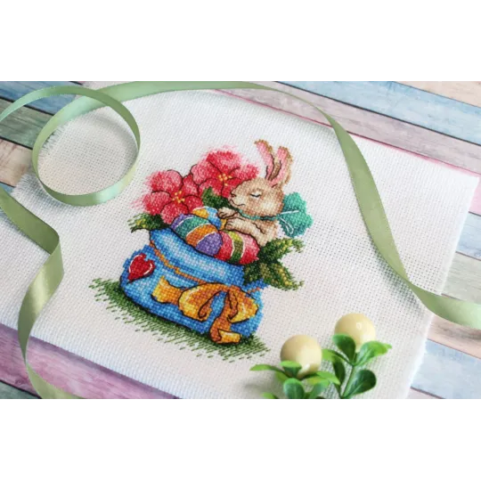 Bunny in flowers SM-648