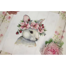 Lapin dans les fleurs SNV-785